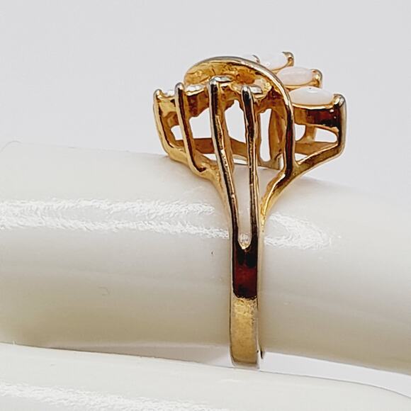 Vintage Gold Tone Ring Clear Rhinestones & Opal Glass Cabochons Size 7 - Picture 3 of 9